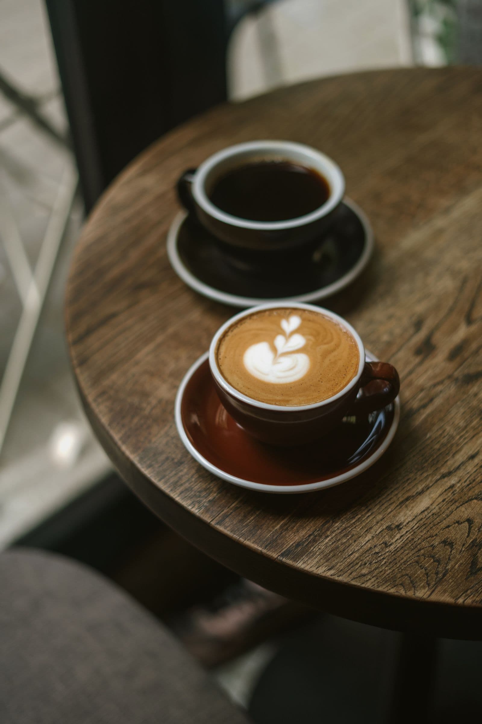 Cafe servido en una mesa